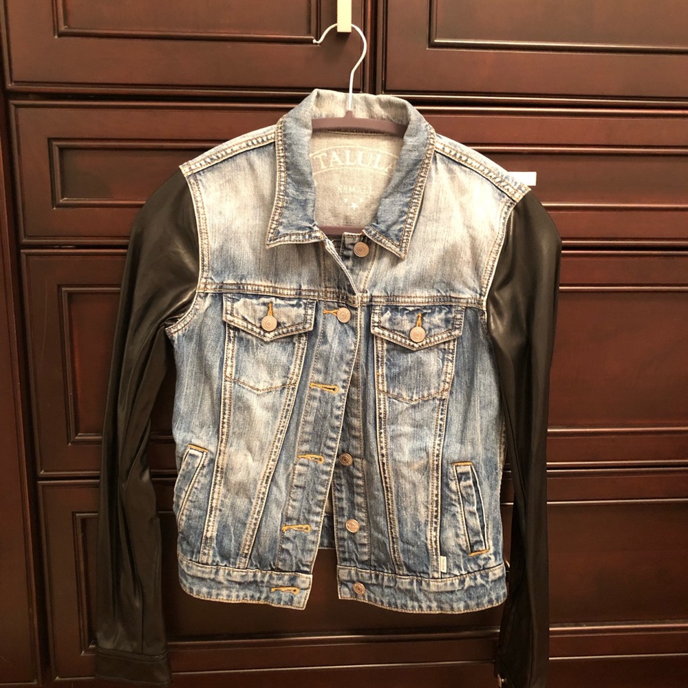 Aritzia Talula Jean Jacket with vegan leather sleeves XS